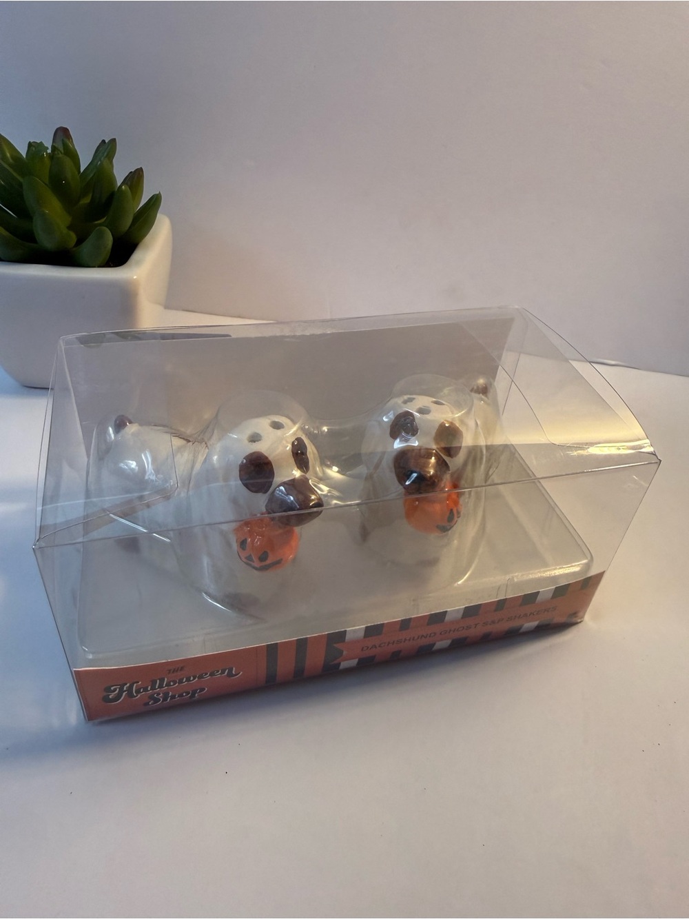 Halloween Dachshund Ghost Salt & Pepper
Shakers Set Brand New